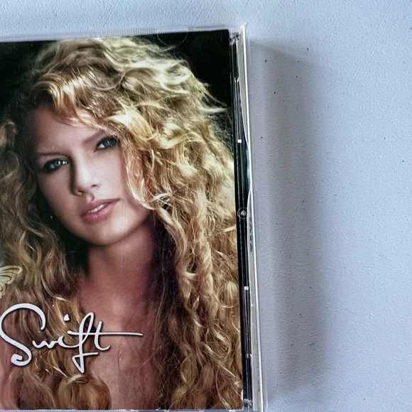 Taylor Swift Debut Album CD - Picture 3 of 11